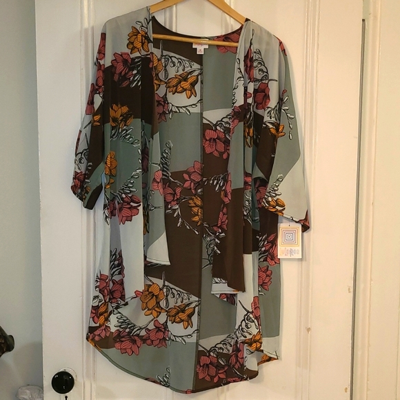 LuLaRoe Other - NWT - LuLaRoe Lindsay - Size Medium